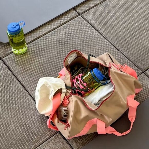 Glossier Duffle Bag Beige Desert Rose Pink 20x10x10 Pockets Travel Gym Satchel - Picture 5 of 13